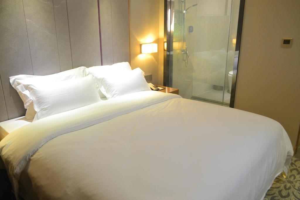 Lavande Hotel Zhuhai Gongbei Port Square Bilik gambar